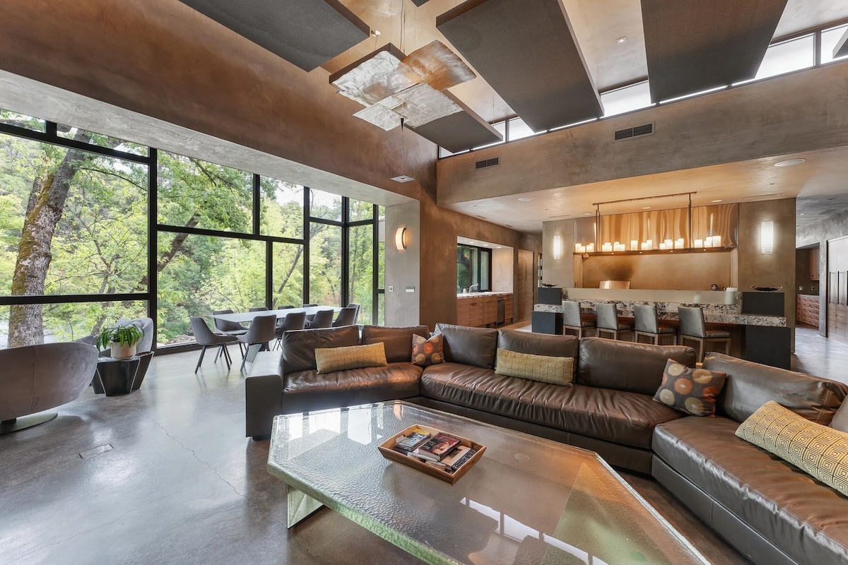 Lotus Falls Estate - Privacy, Luxury, and Full of Amenities. image 5
