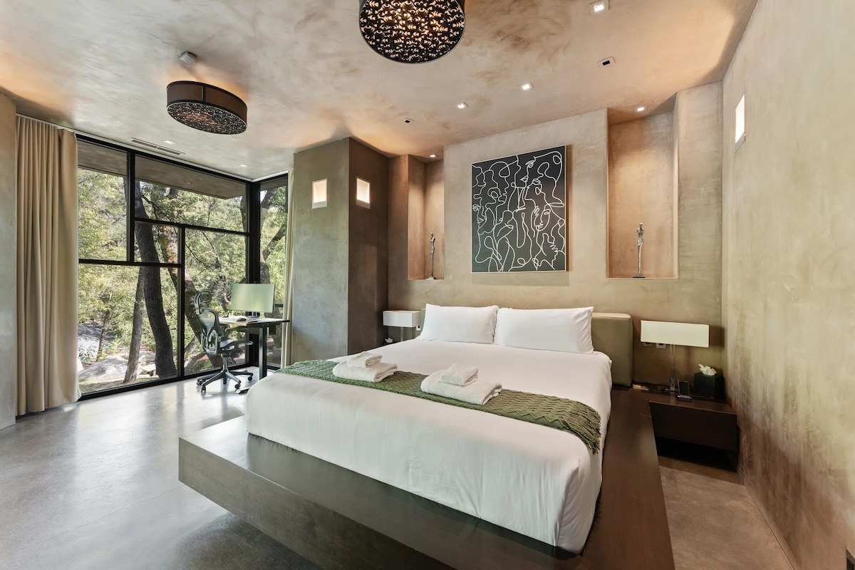Lotus Falls Estate - Privacy, Luxury, and Full of Amenities. image 6