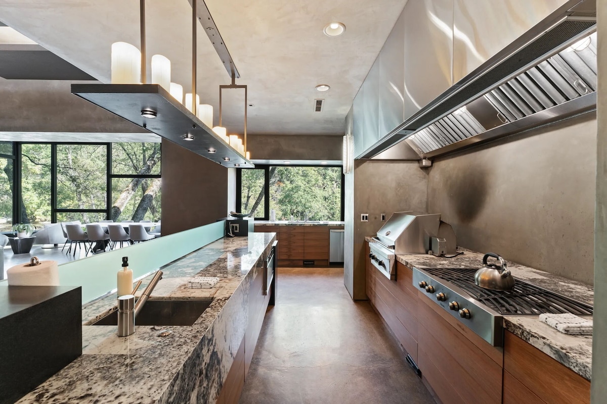 Lotus Falls Estate - Privacy, Luxury, and Full of Amenities. image 7