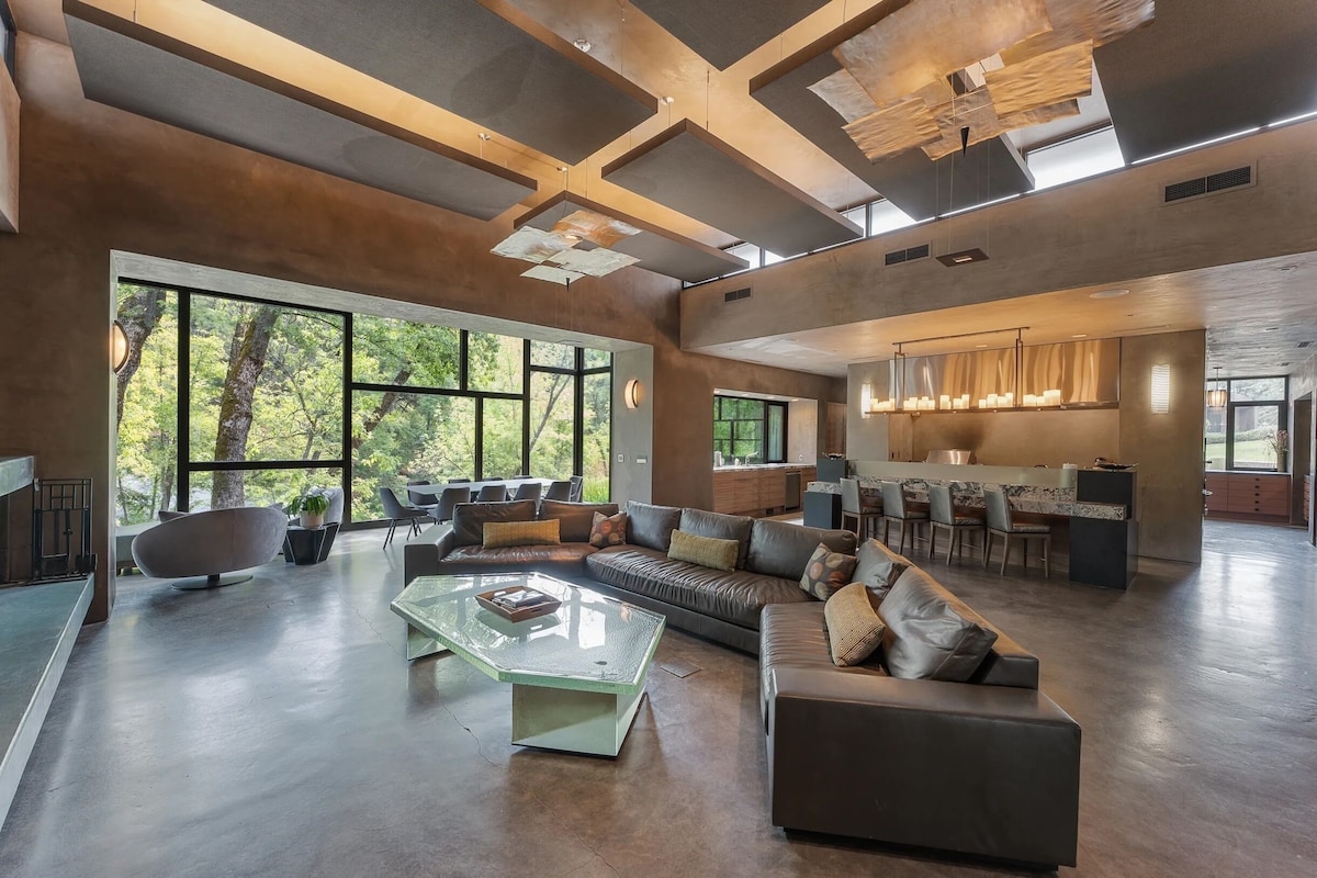 Lotus Falls Estate - Privacy, Luxury, and Full of Amenities. image 9