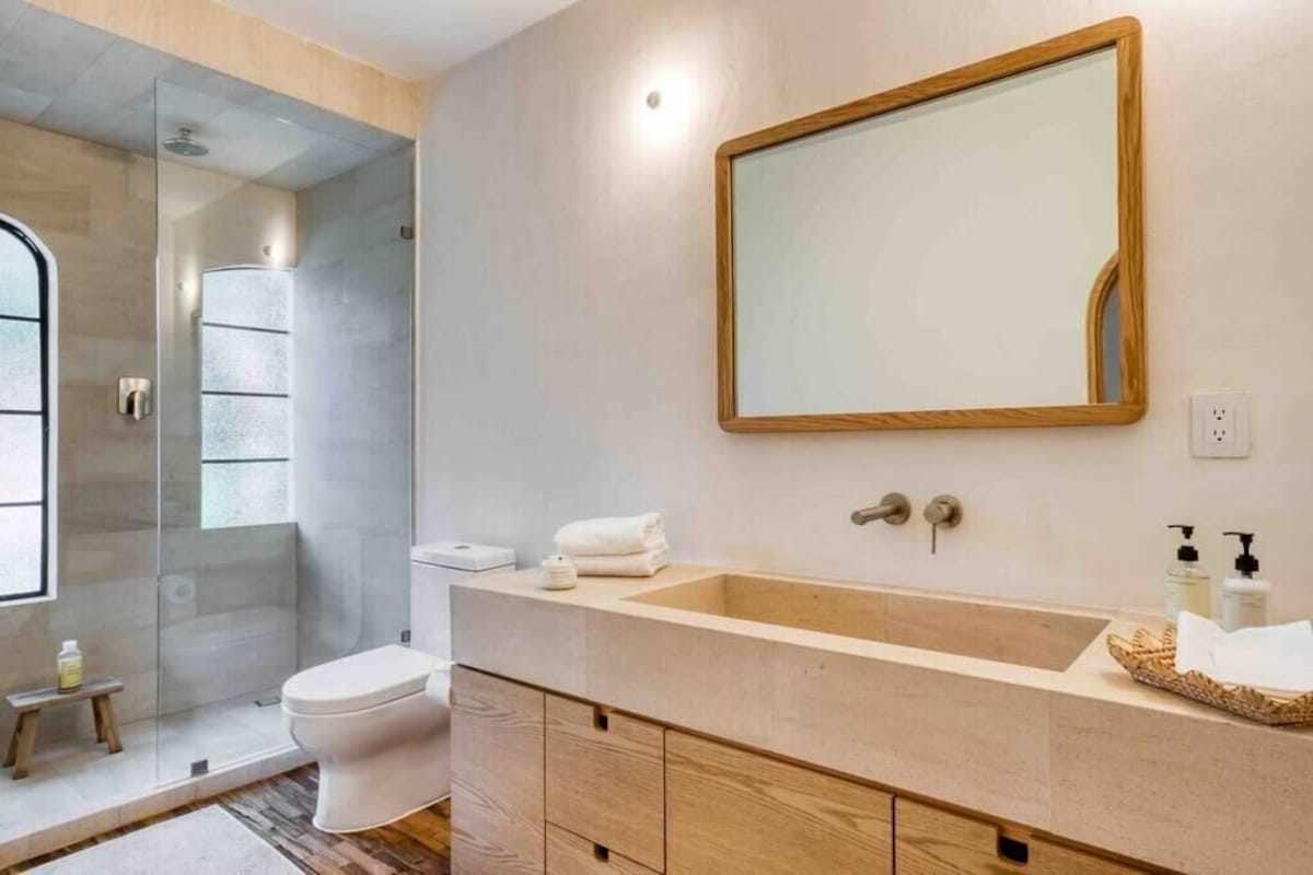 Mr. W  Condesa Luxury 3BR House with Rooftop image 2