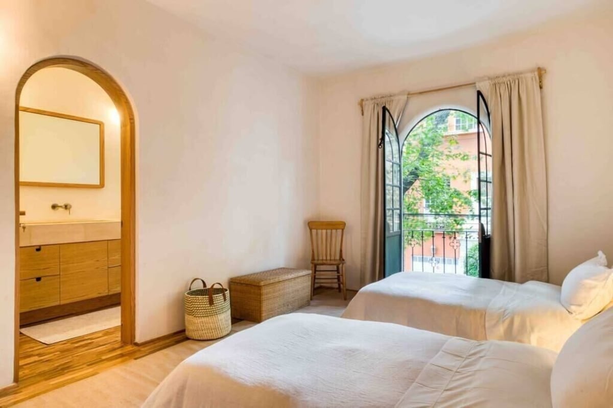 Mr. W  Condesa Luxury 3BR House with Rooftop image 7