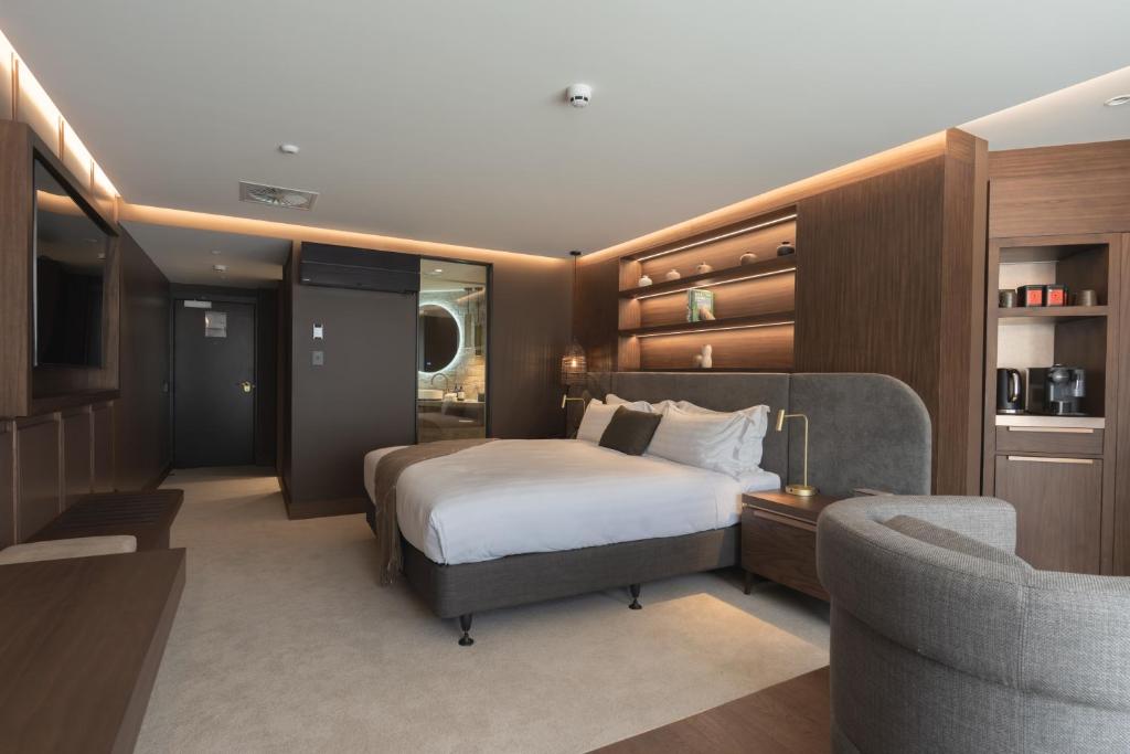 Coronet Ridge Resort (Deluxe Room) image 1