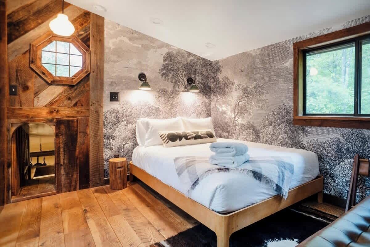 Catskills Hideaway | Chic Cabin with Hot Tub & Fire Pit image 7