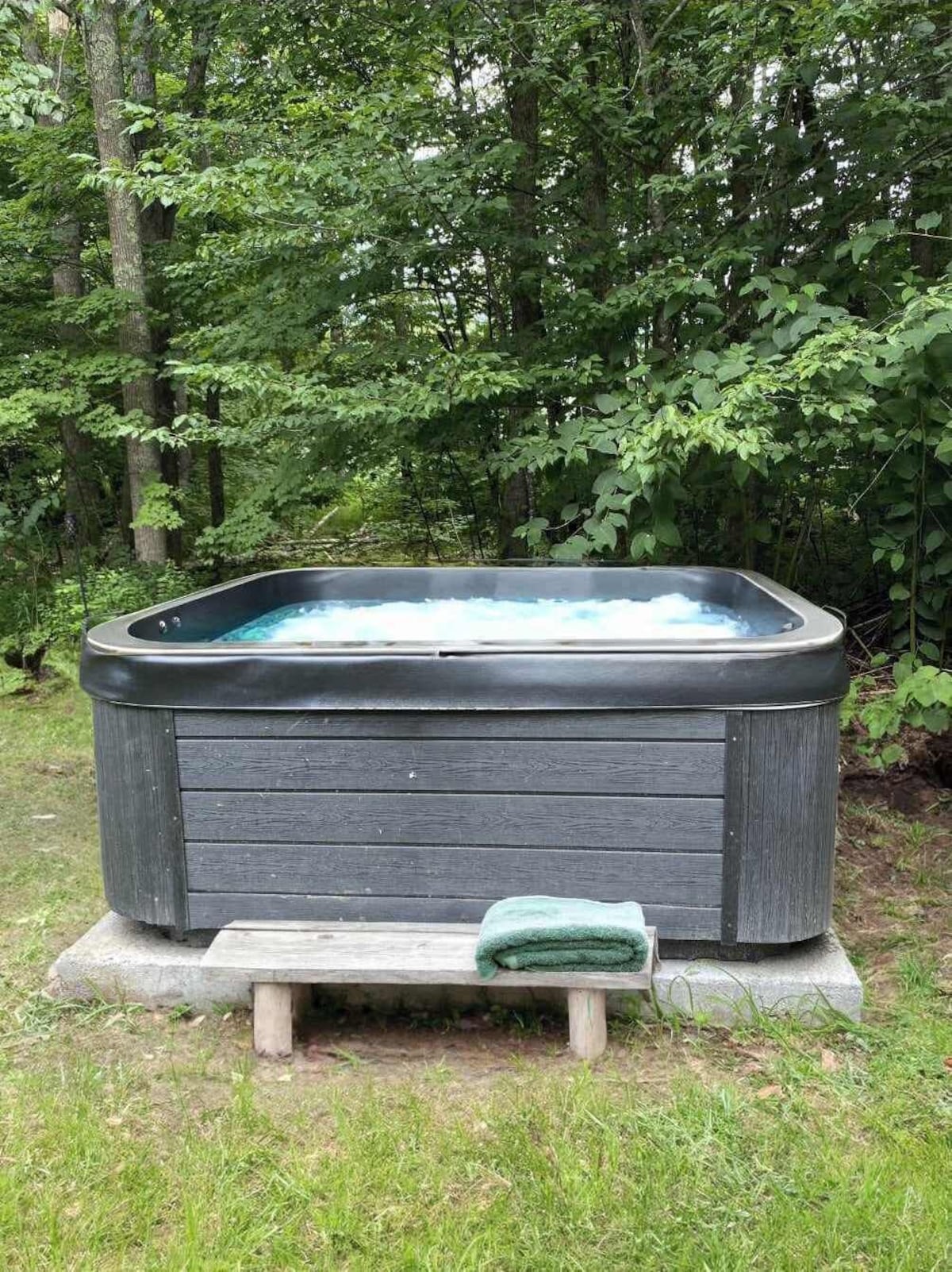 Catskills Hideaway | Chic Cabin with Hot Tub & Fire Pit image 8
