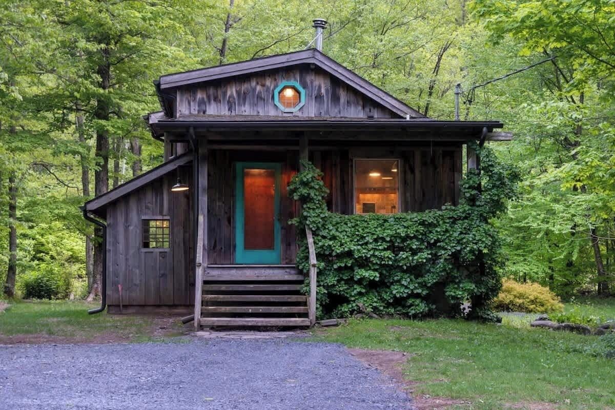Catskills Hideaway | Chic Cabin with Hot Tub & Fire Pit image 10