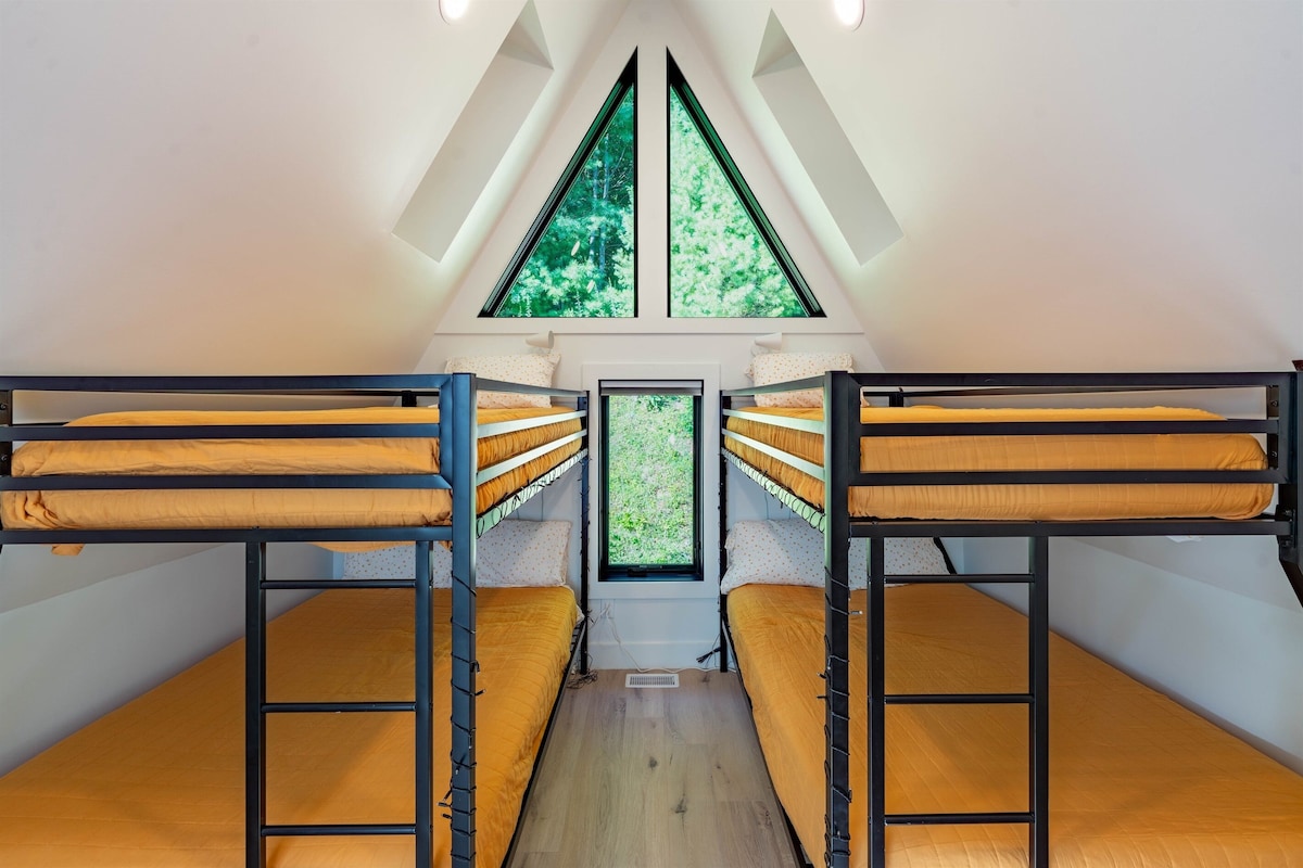 Stunning Double A-Frame with Mountain Views and Hot Tub image 2
