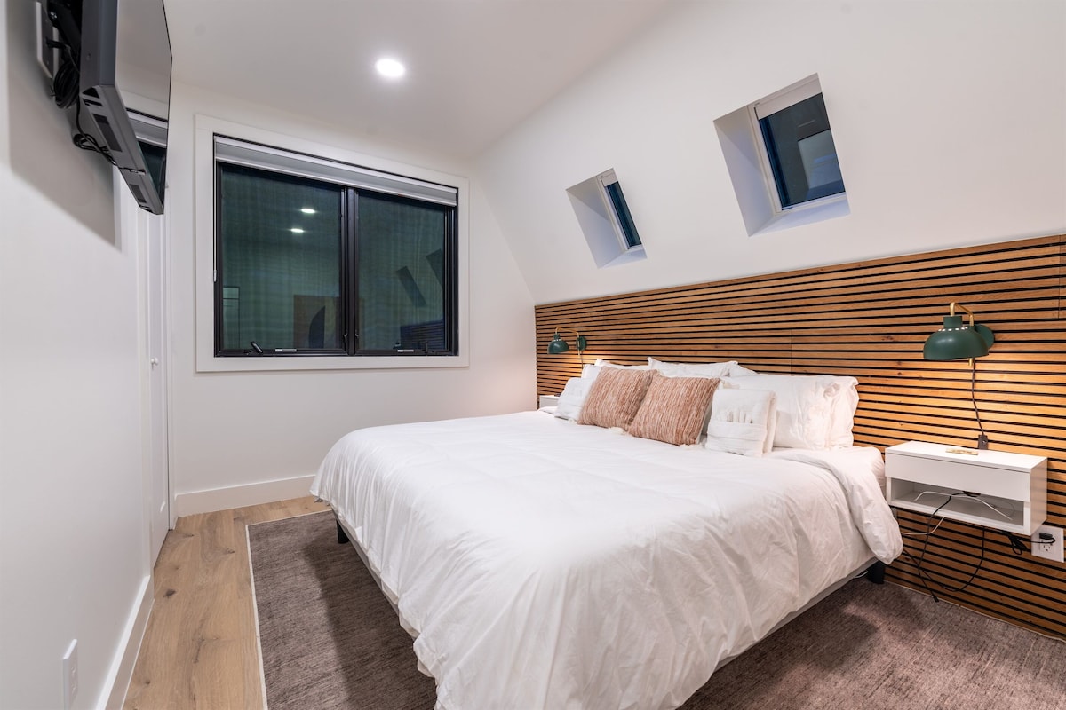 Stunning Double A-Frame with Mountain Views and Hot Tub image 4