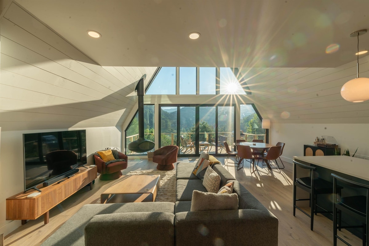 Stunning Double A-Frame with Mountain Views and Hot Tub image 9