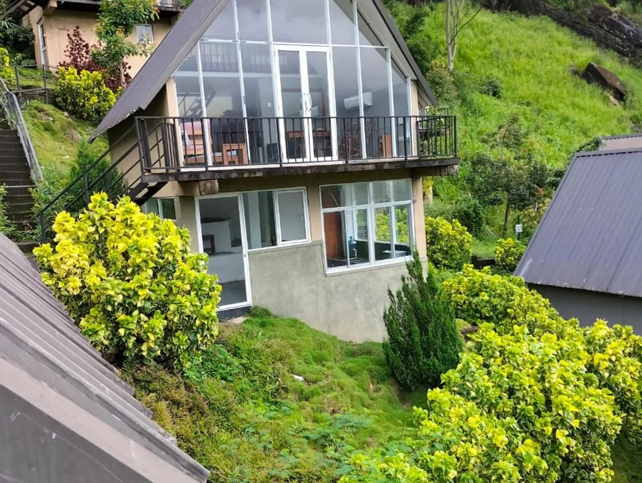 Mirage Waterfall Villa (Deluxe Room with Mountain View) image 1