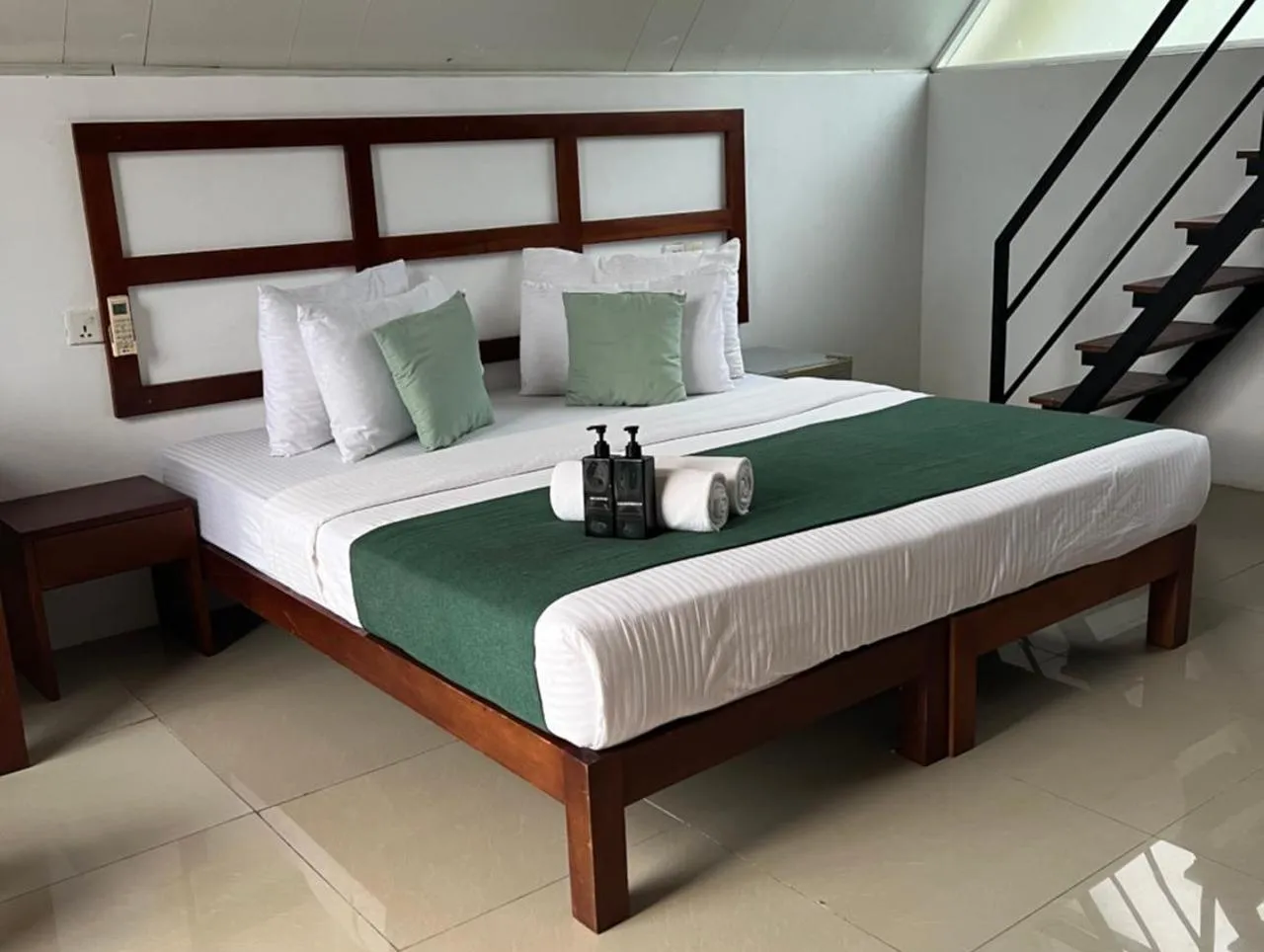 Mirage Waterfall Villa (Deluxe Room with Mountain View) image 2