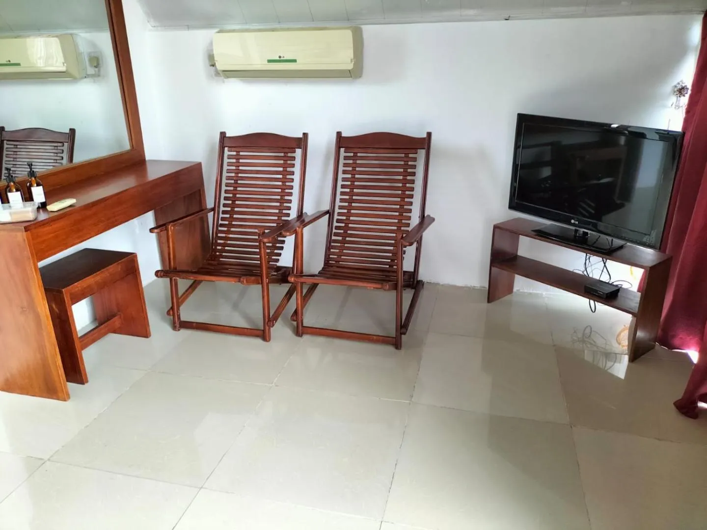 Mirage Waterfall Villa (Deluxe Room with Mountain View) image 4
