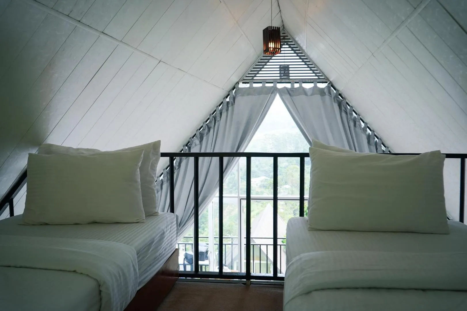Mirage Waterfall Villa (Deluxe Room with Mountain View) image 7
