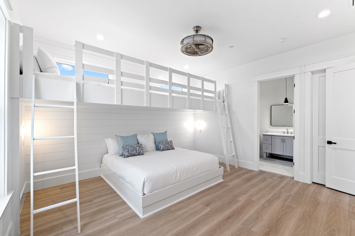 Jewel of Oleander Luxury Retreat with Stunning Views | Perfect for Large Group image 2