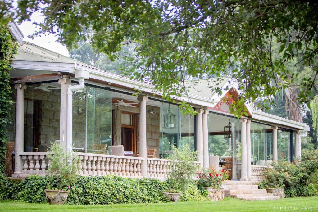 Hartford House (Luxury Suite) image 1