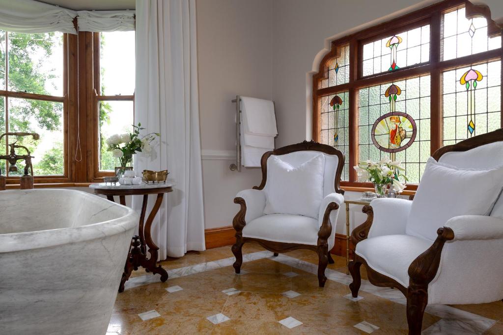 Hartford House (Luxury Suite) image 3