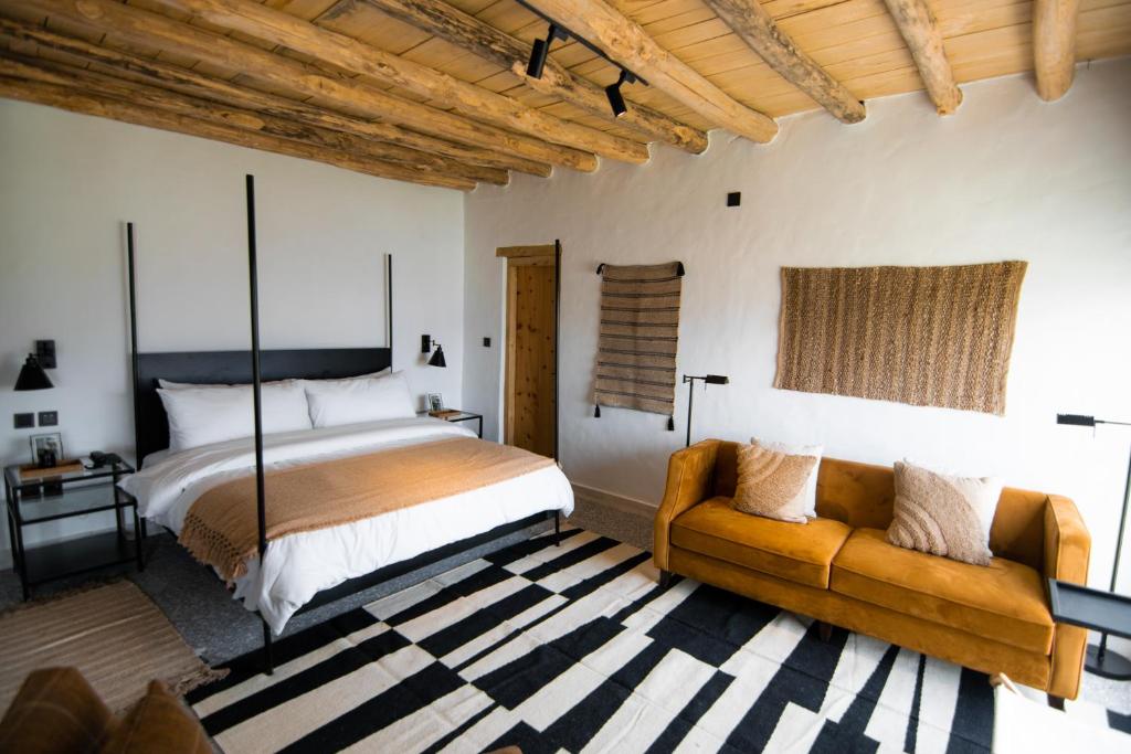 Broq Resort (Deluxe King Room) image 2