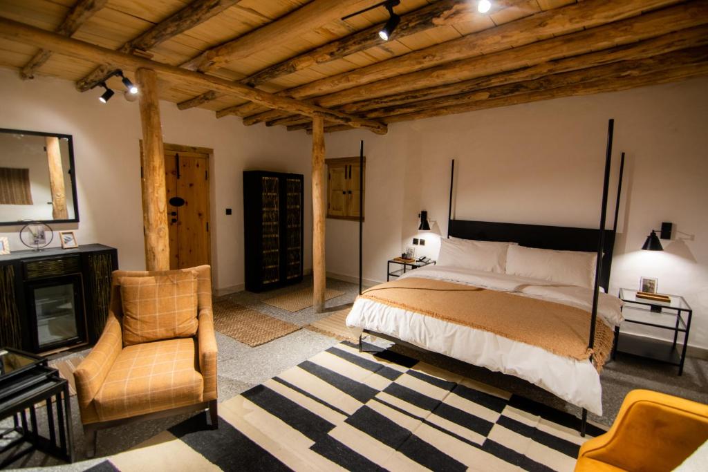 Broq Resort (Deluxe King Room) image 3