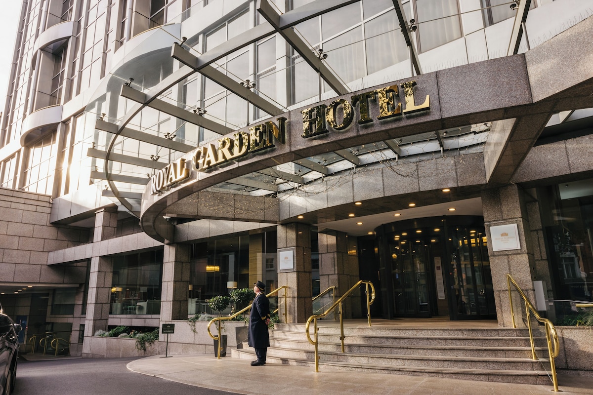 Royal Garden Hotel (Royal Double) image 1