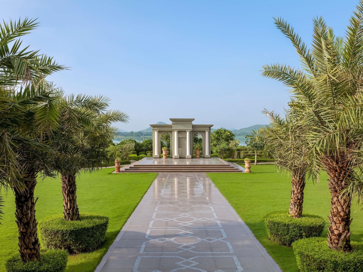 Raffles Manor Suite Raffles Udaipur image 2