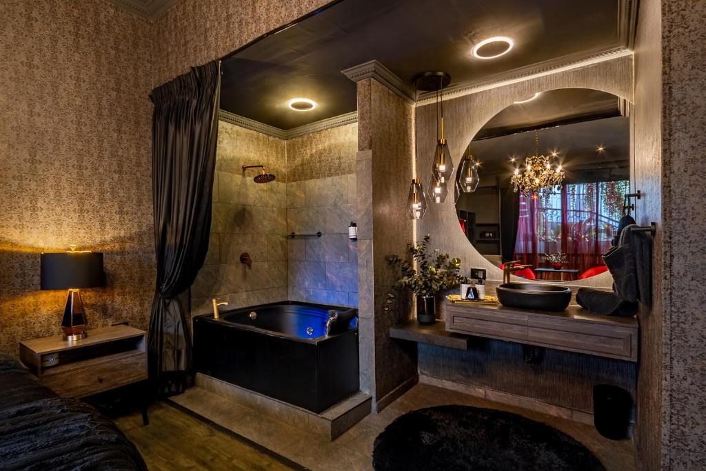 Hotel Osve (Deluxe Suite with Spa Bath) image 4
