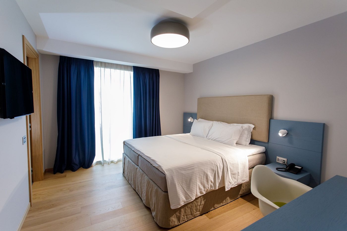 Buze Hotel (Double Room with Balcony) image 2