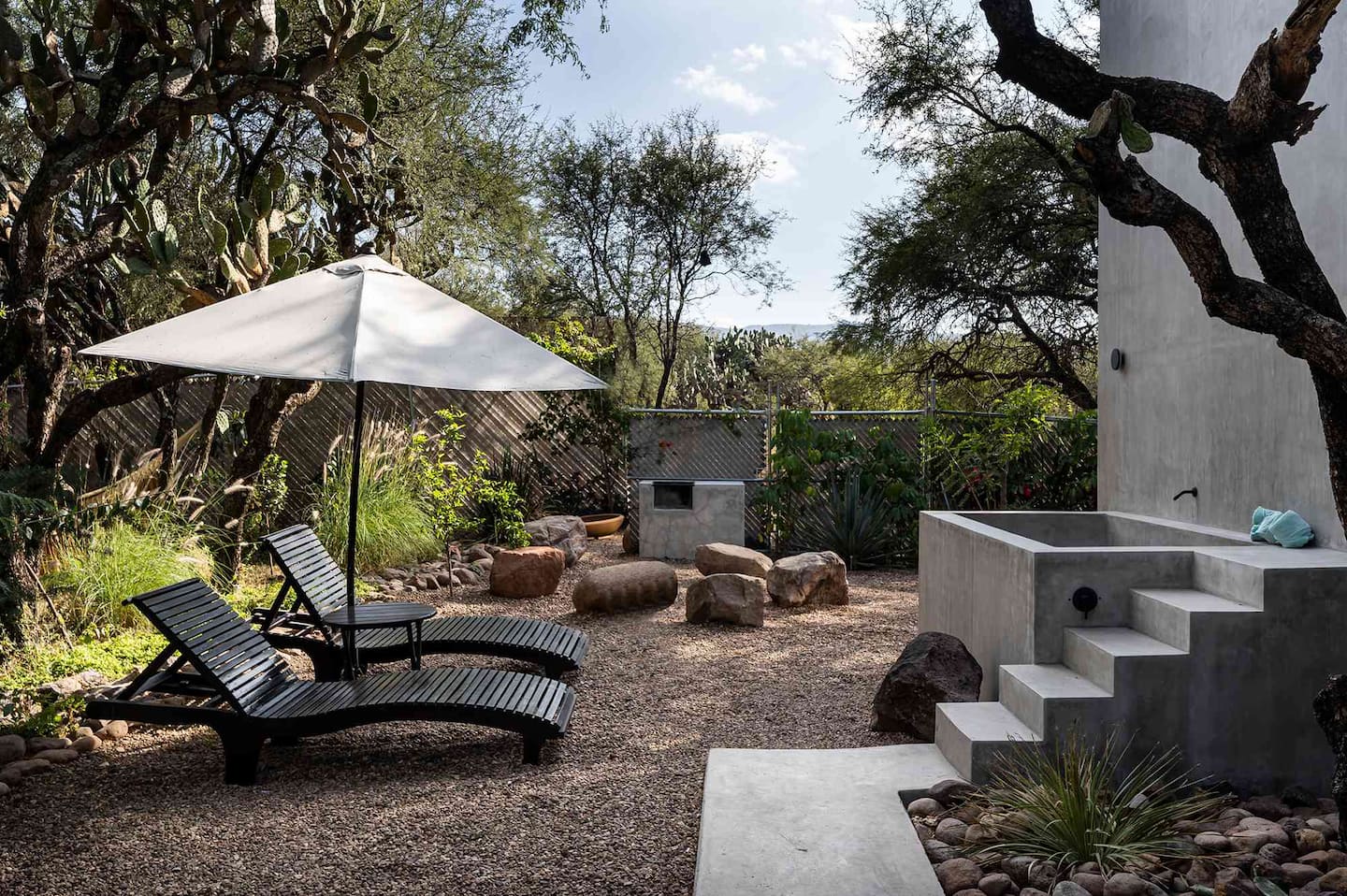 CASA DOM: Tranquil Retreat in the Mountain Desert image 6