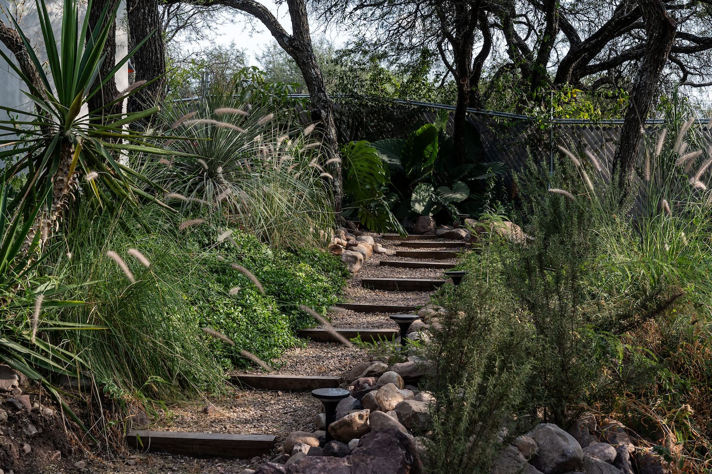 CASA DOM: Tranquil Retreat in the Mountain Desert image 7