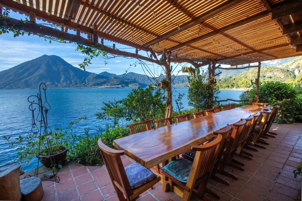Casa Paloma - Lakefront - Waterfalls - Gardens image 1