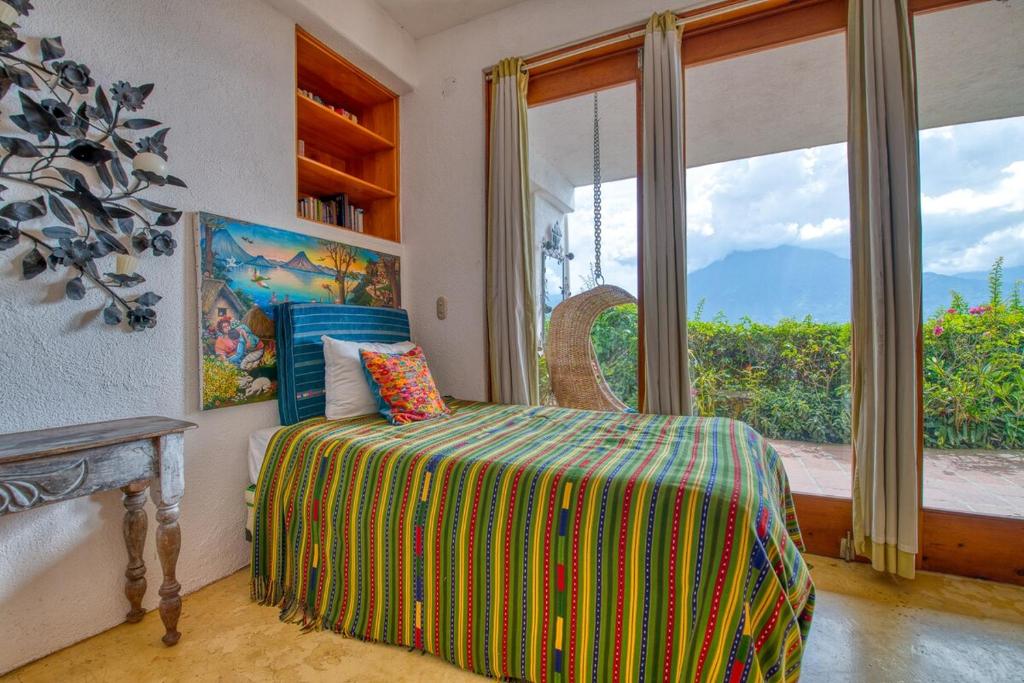 Casa Paloma - Lakefront - Waterfalls - Gardens image 3
