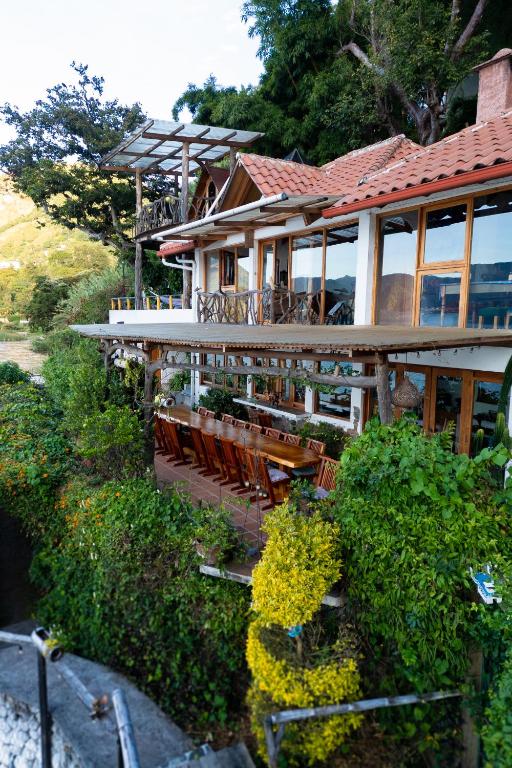 Casa Paloma - Lakefront - Waterfalls - Gardens image 4