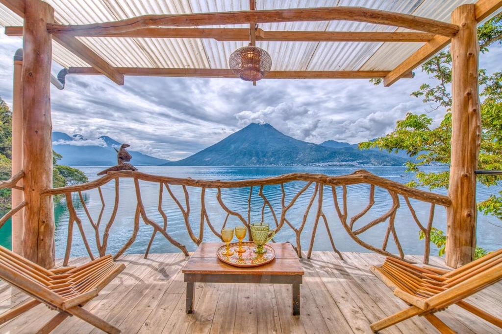 Casa Paloma - Lakefront - Waterfalls - Gardens image 10