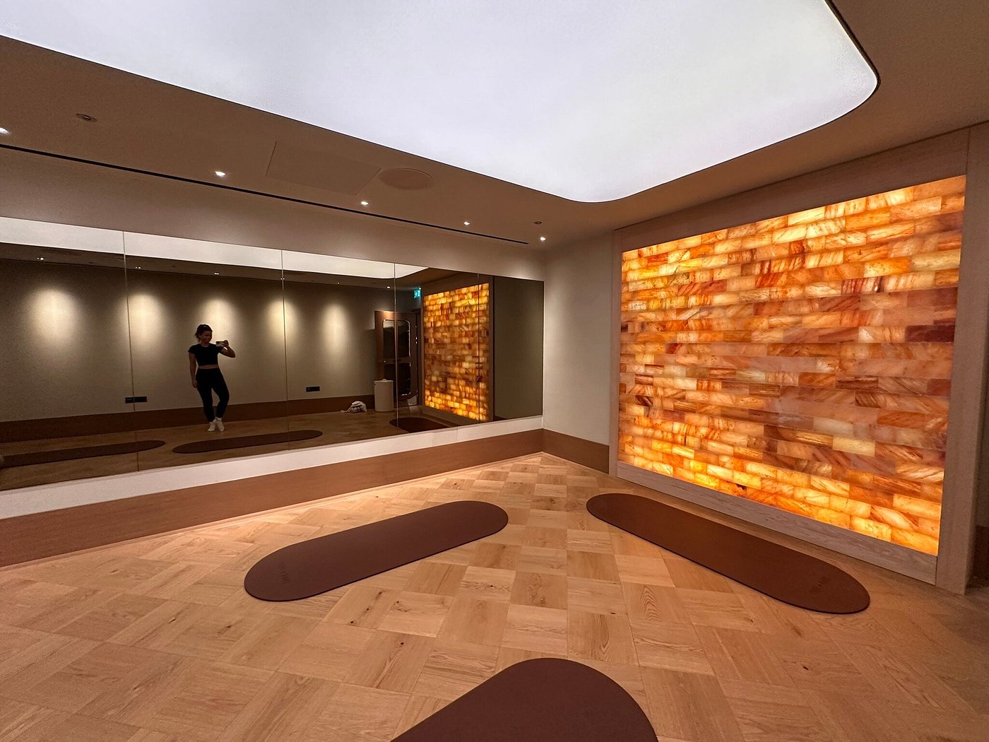 The Newman (One-Bedroom Terrace Suite) image 8