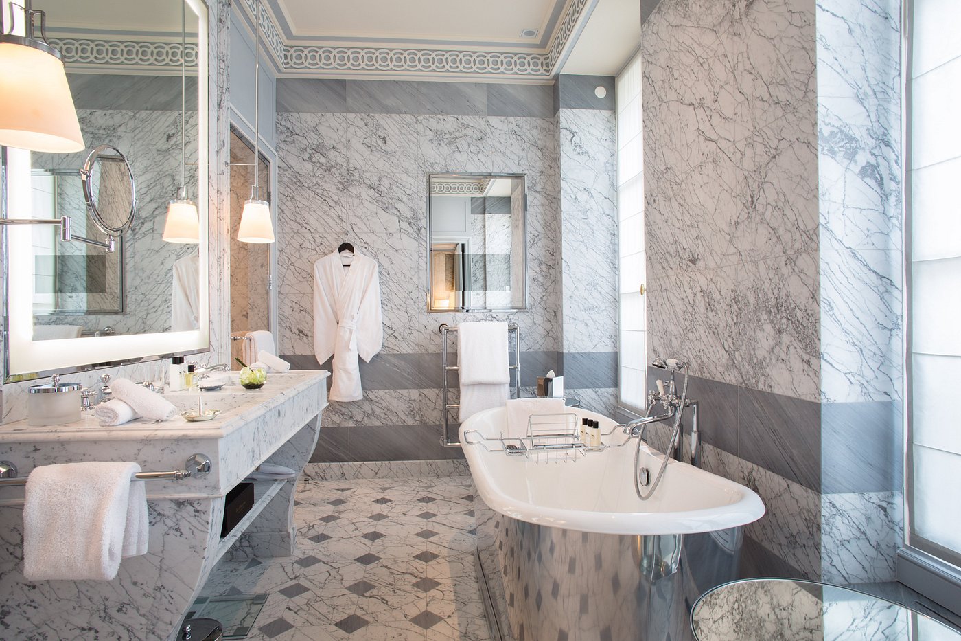 La Réserve Paris Hotel & Spa (Premier Room) image 3