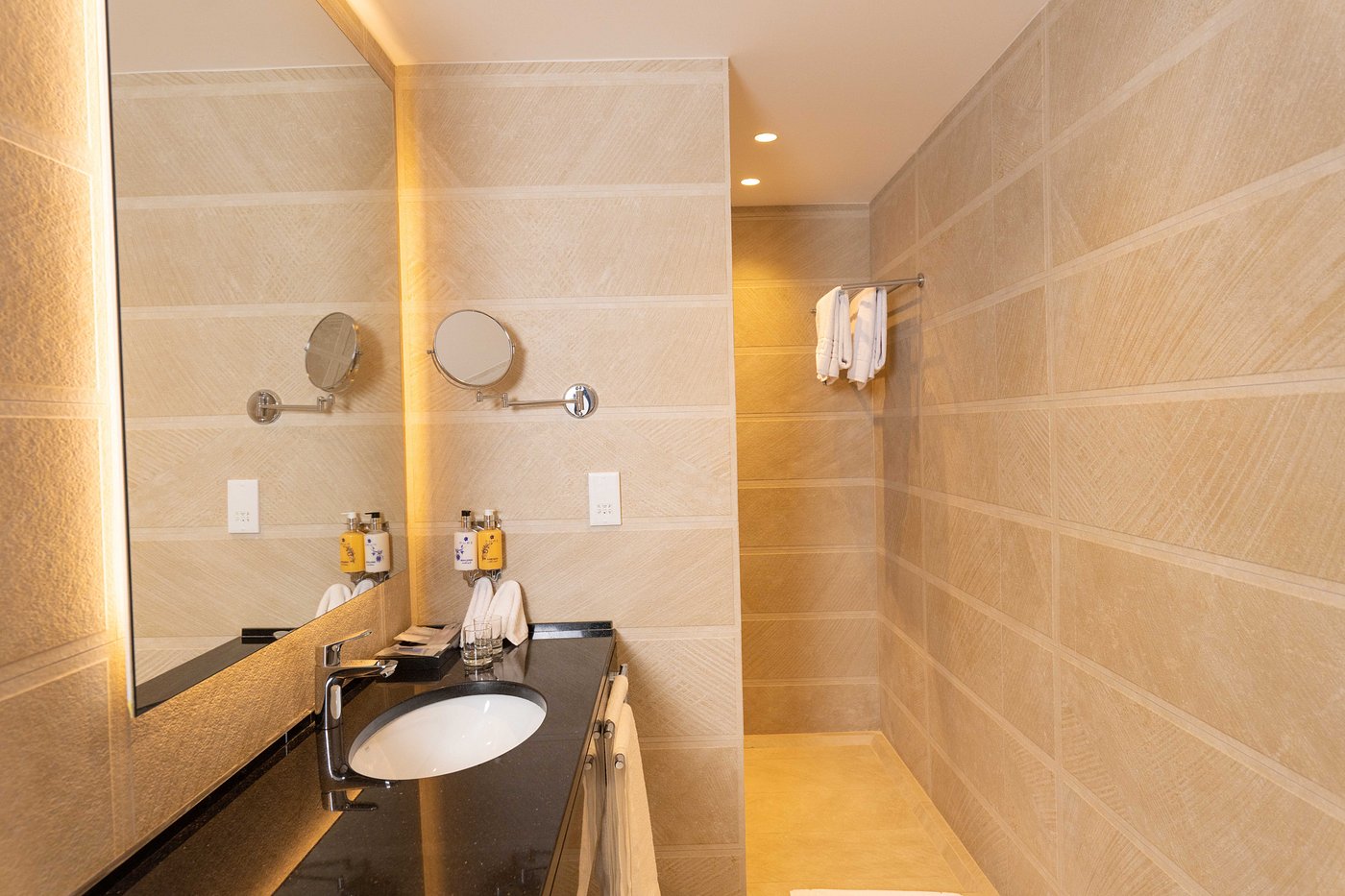 Valley Resort (Two-Bedroom Suite) image 3