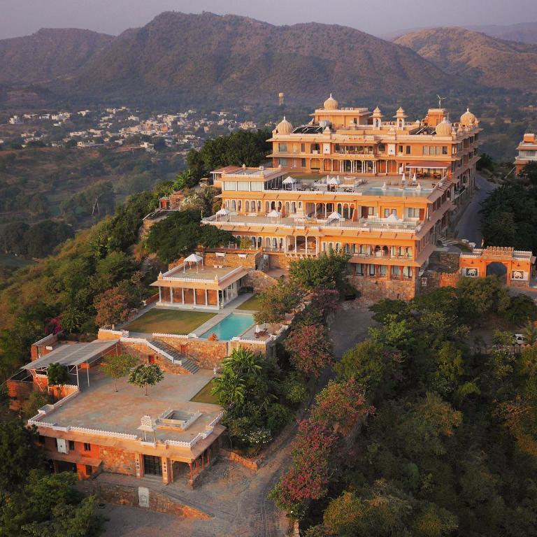 Standard Double or Twin Room Fateh Garh Resort image 2