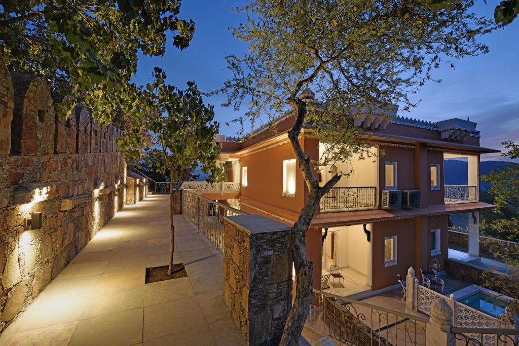 Standard Double or Twin Room Fateh Garh Resort image 4