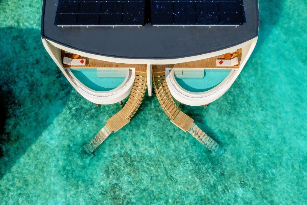 One-Bedroom Overwater Villa with Jacuzzi King Centara Grand Lagoon Maldives image 2