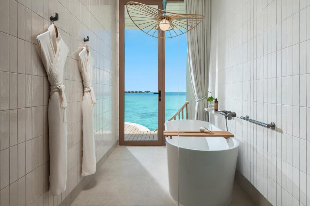 One-Bedroom Overwater Villa with Jacuzzi King Centara Grand Lagoon Maldives image 3