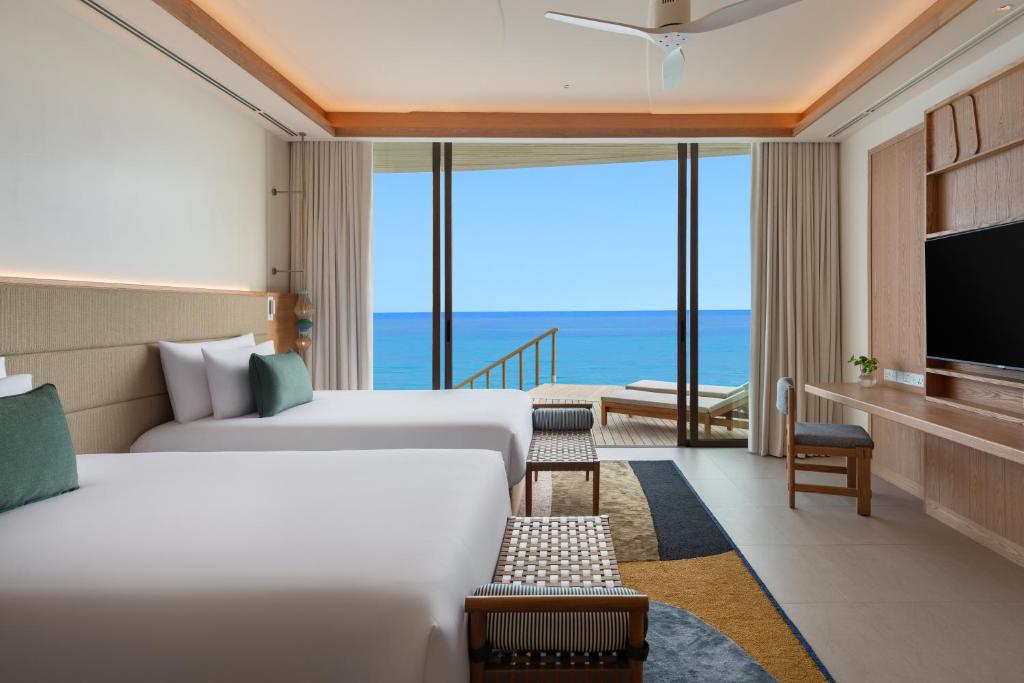 One-Bedroom Overwater Villa with Jacuzzi King Centara Grand Lagoon Maldives image 4