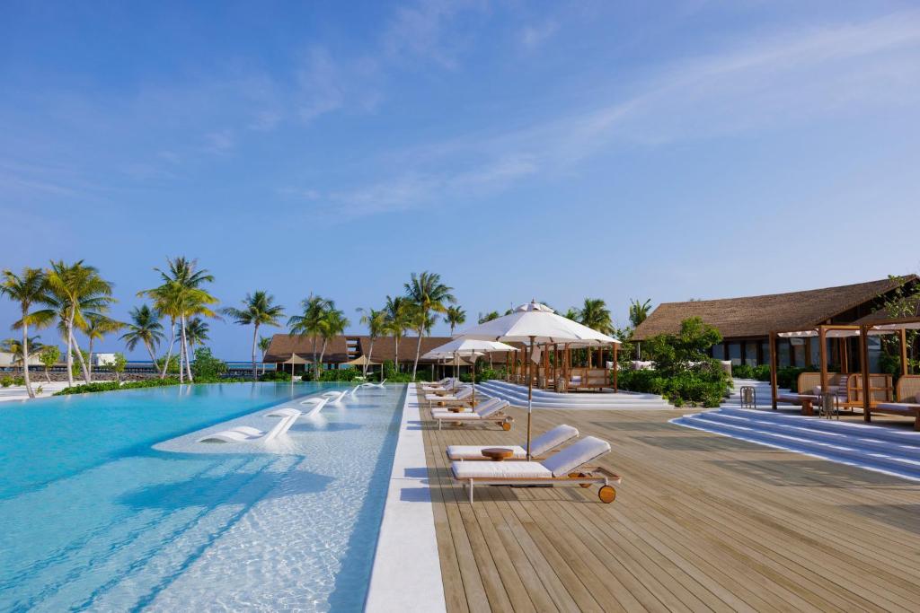 One-Bedroom Overwater Villa with Jacuzzi King Centara Grand Lagoon Maldives image 5