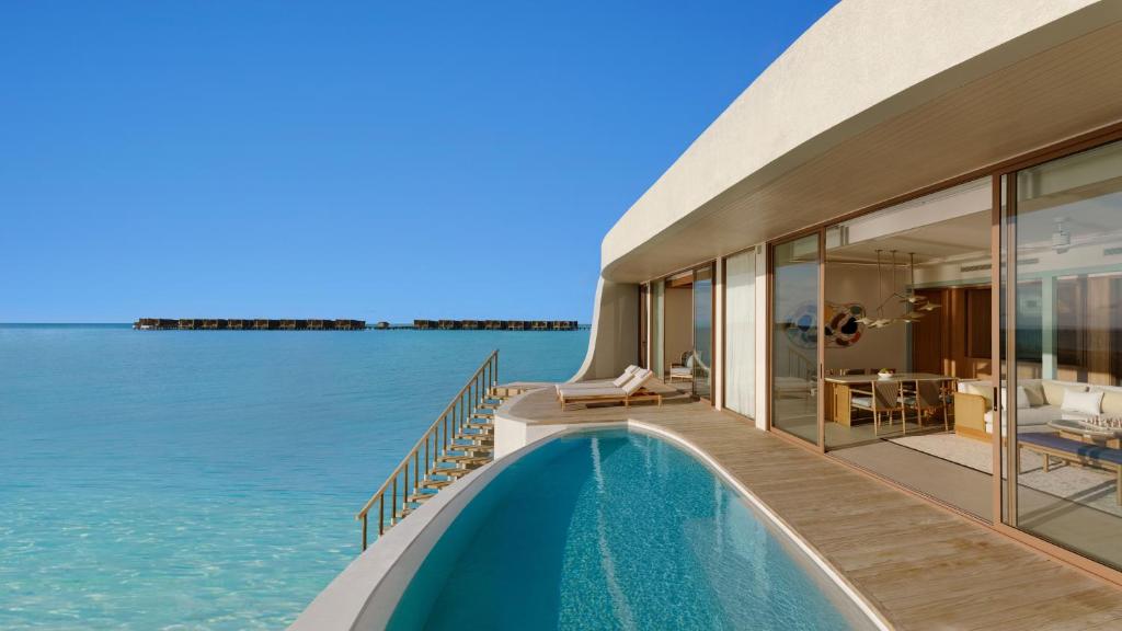 One-Bedroom Overwater Villa with Jacuzzi King Centara Grand Lagoon Maldives image 8