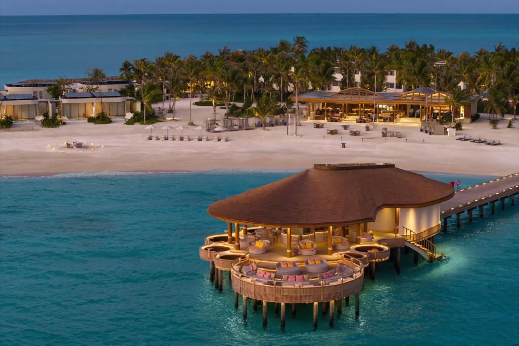 One-Bedroom Overwater Villa with Jacuzzi King Centara Grand Lagoon Maldives image 9