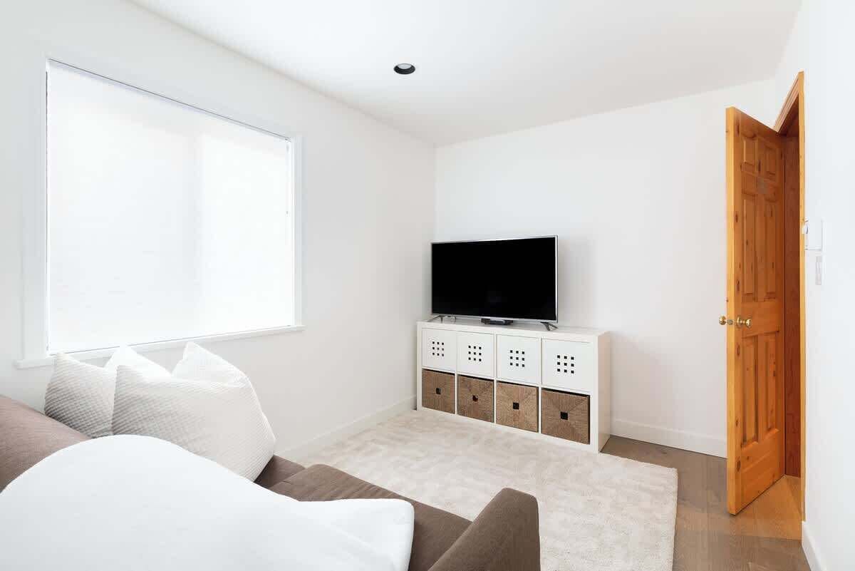 Family Friendly Chalet w/ hot tub & BBQ grill image 2