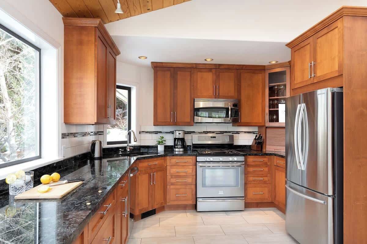 Family Friendly Chalet w/ hot tub & BBQ grill image 7