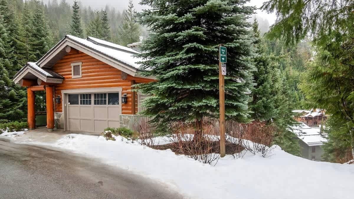 Alpine chalet w/ Ski Access & Hot Tub image 4