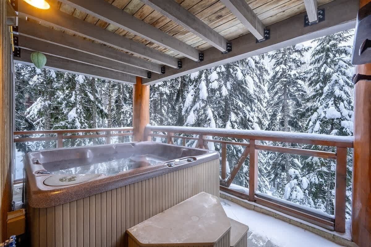 Alpine chalet w/ Ski Access & Hot Tub image 8