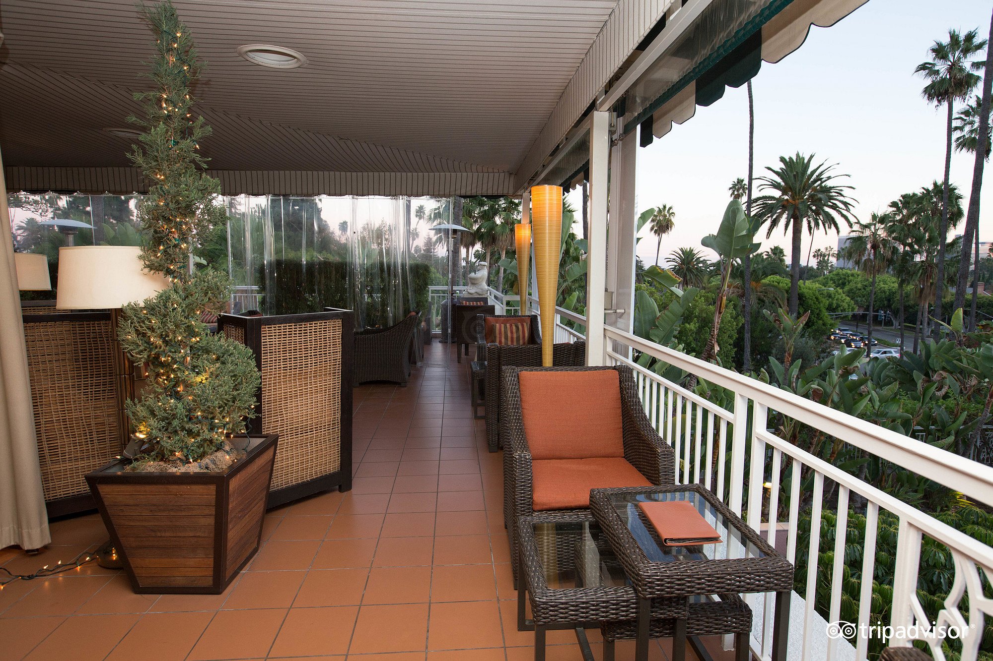 The Beverly Hills Hotel (Superior King Room) image 6