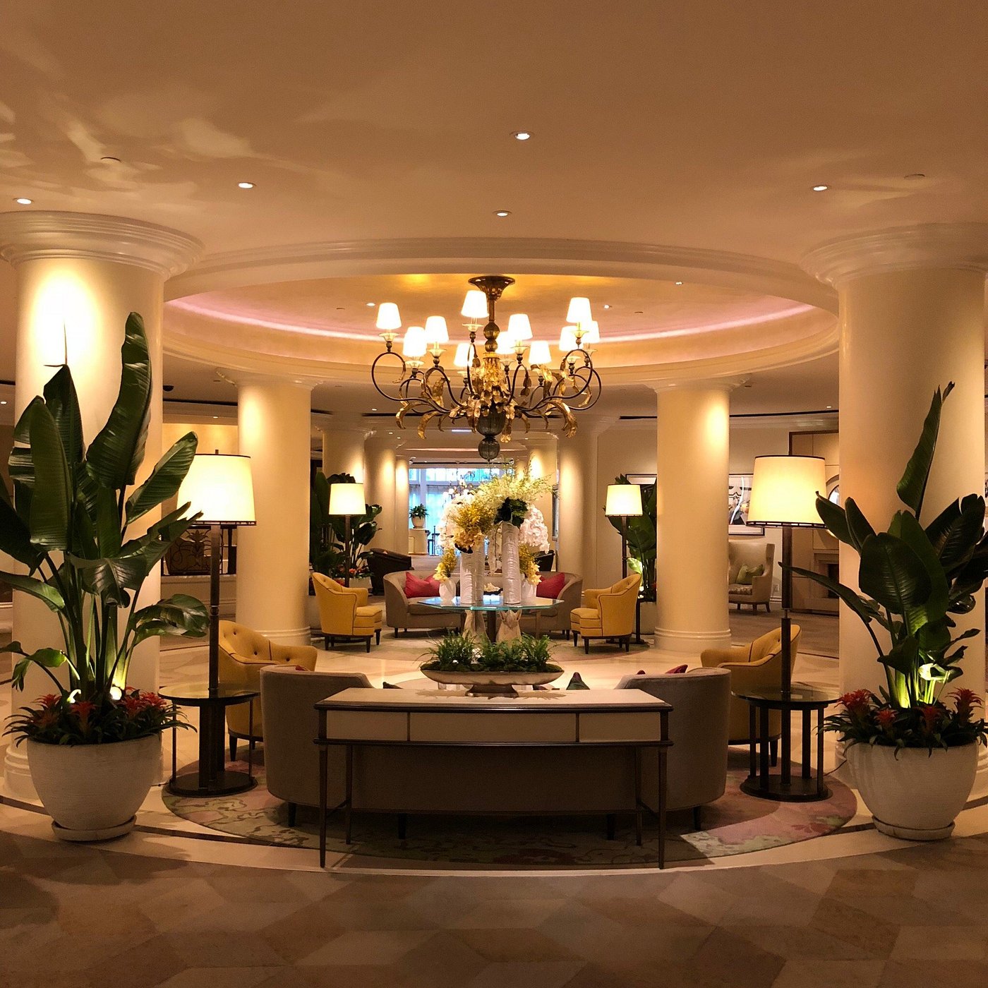 The Beverly Hills Hotel (Superior King Room) image 7