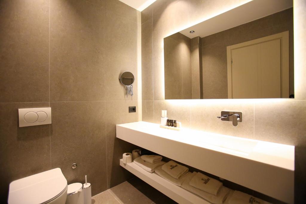 Regina Palm (Double Room) image 5